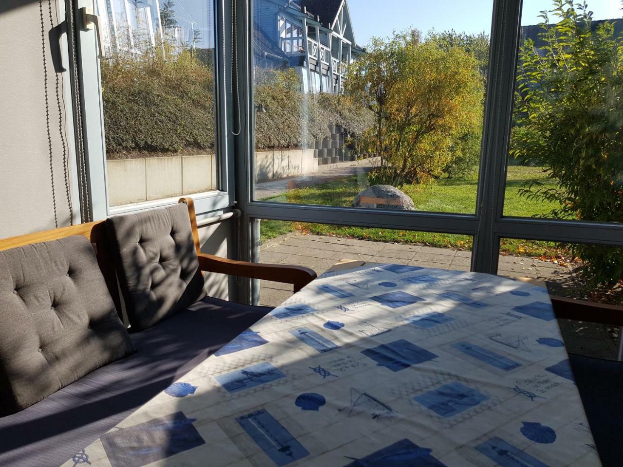 Ferienwohnung 4 Im Haus Am See Mit Wintergarten Und Terrasse Seedorf  Quarto foto